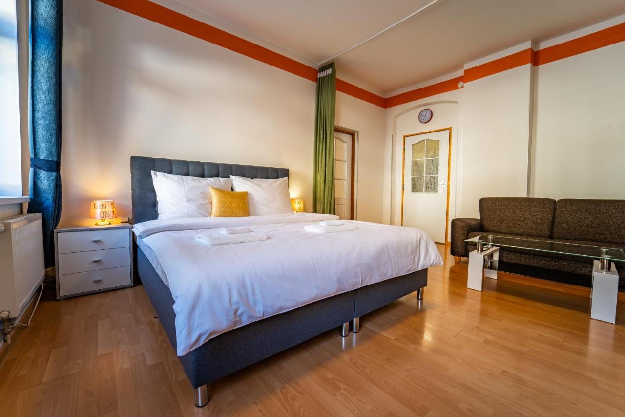 Tuan Long Apartments ヤーヒモフ エクステリア 写真