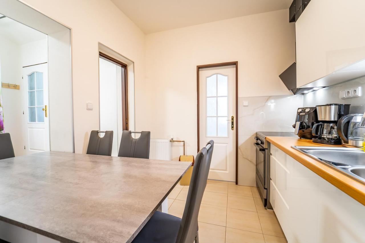 Tuan Long Apartments ヤーヒモフ エクステリア 写真