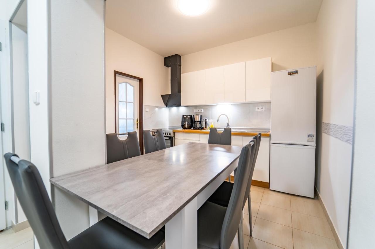 Tuan Long Apartments ヤーヒモフ エクステリア 写真